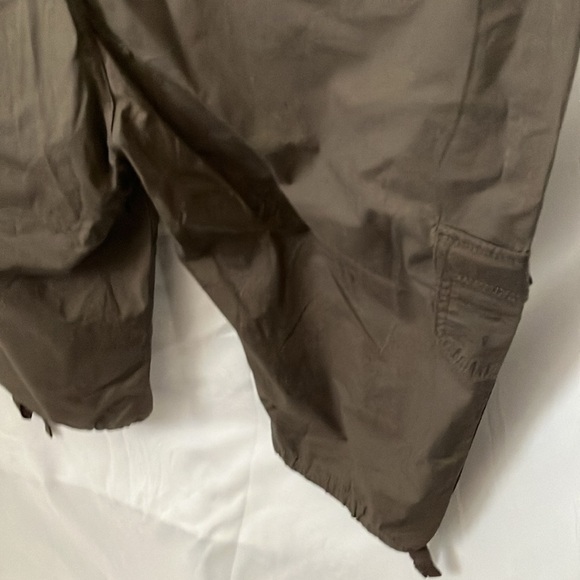 St John’s Bay: Brown Khaki Crop Mid-Rise Pants- 18 - Picture 12 of 16